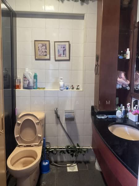 367 Tampines Street 34, 367 Tampines Street 34, 3 Bedrooms, 1,290 sqft, HDB Flat For Rent, by Sabrina Lim, 500178446 - Bathroom - PropertyGuru.com.sg