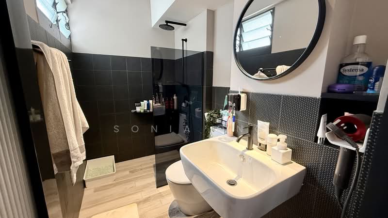 151 Bedok Reservoir Road, 151 Bedok Reservoir Road, 3 Bedrooms, 947 sqft, HDB Flat For Sale, by Sonia Ong, 500178454 - Master Bathroom - PropertyGuru.com.sg