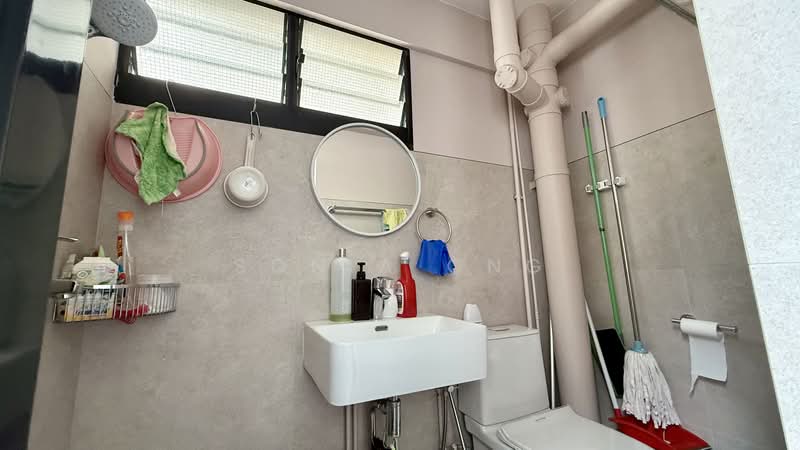 151 Bedok Reservoir Road, 151 Bedok Reservoir Road, 3 Bedrooms, 947 sqft, HDB Flat For Sale, by Sonia Ong, 500178454 - Bathroom - PropertyGuru.com.sg