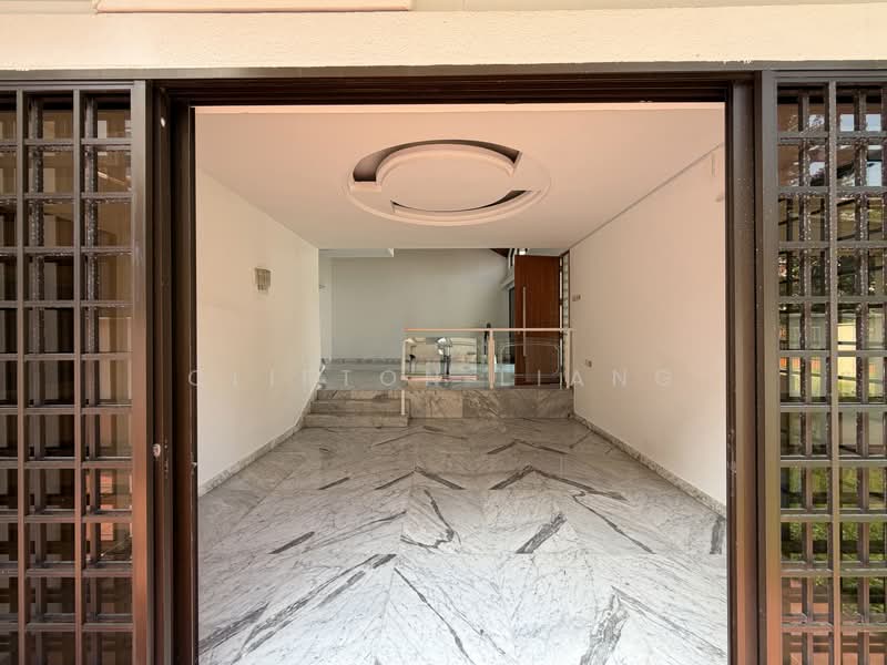 Thomson Hill Estate, 51 Thomson Terrace, 4 Bedrooms, 3,000 sqft, Semi-Detached House For Rent, by Clifton Liang, 500178463 - Entrance - PropertyGuru.com.sg