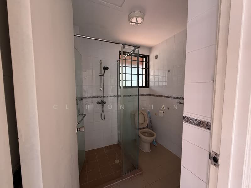 Thomson Hill Estate, 51 Thomson Terrace, 4 Bedrooms, 3,000 sqft, Semi-Detached House For Rent, by Clifton Liang, 500178463 - Bathroom - PropertyGuru.com.sg