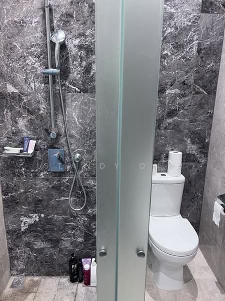 The Hillier, 6 Hillview Rise, 1 Bedroom, 624 sqft, Condominium For Rent, by Standy Ong, 500178476 - Separate Shower and Toilet - PropertyGuru.com.sg
