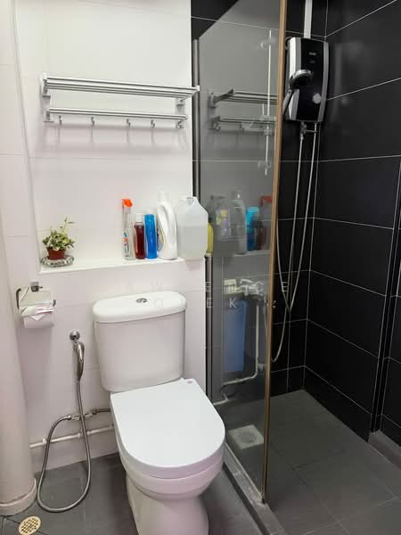 672A Choa Chu Kang Crescent, 672A Choa Chu Kang Crescent, 3 Bedrooms, 1,324 sqft, HDB Flat For Sale, by Lawrence Quek, 500178478 - Bathroom - PropertyGuru.com.sg