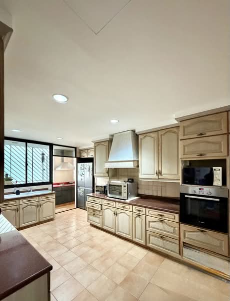 Elizabeth Heights, 57 Cairnhill Road, 5 Bedrooms, 5,134 sqft, Condominium For Sale, by Adrian Chay, 500178481 - PropertyGuru.com.sg