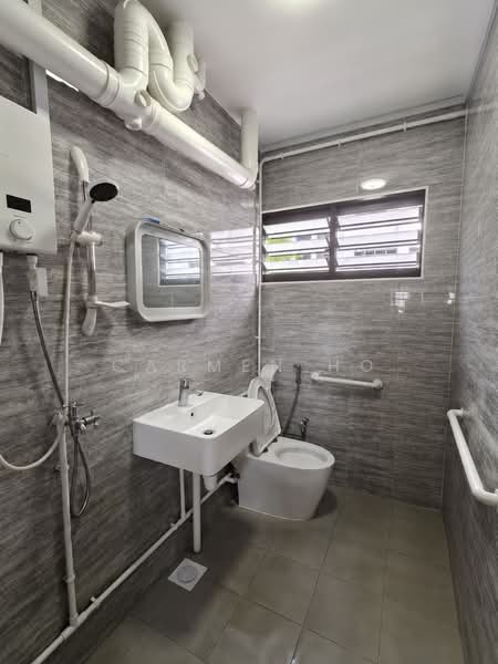 860 Woodlands Street 83, 860 Woodlands Street 83, 3 Bedrooms, 1,141 sqft, HDB Flat For Sale, by Carmen Ho, 500178496 - Bathroom - PropertyGuru.com.sg
