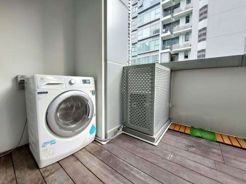 26 Newton, 26 Newton Road Singapore, 1 Bedroom, 570 sqft, Condominium For Rent, by Vicky Chen, 500178497 - Balcony - PropertyGuru.com.sg