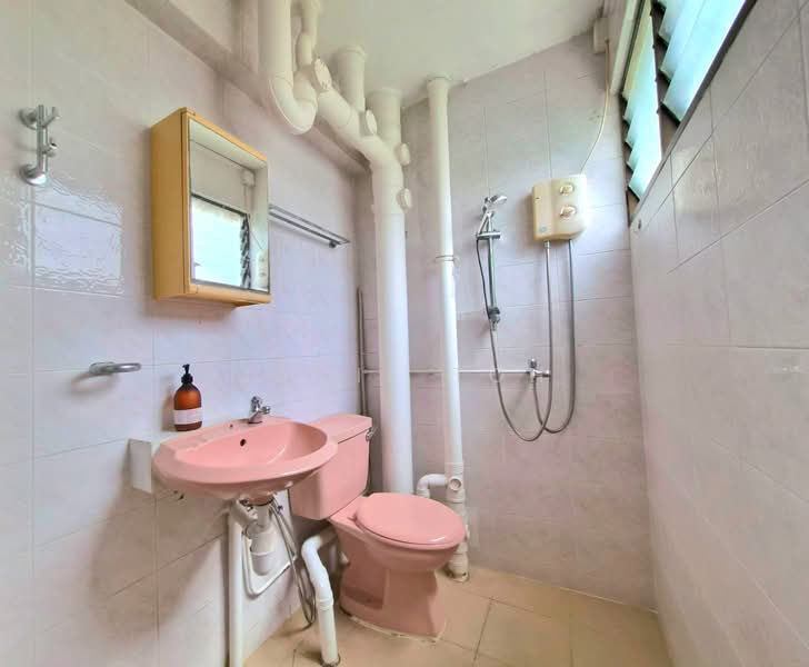 106 Jalan Dusun, 106 Jalan Dusun, 3 Bedrooms, 1,001 sqft, HDB Flat For Sale, by Jamie Toh, 500178499 - Bathroom - PropertyGuru.com.sg