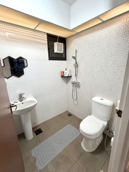 996B Buangkok Crescent, 996B Buangkok Crescent, Room Rental, 150 sqft, HDB Flat For Rent, by Angella Thoo, 500178501 - Bathroom - PropertyGuru.com.sg