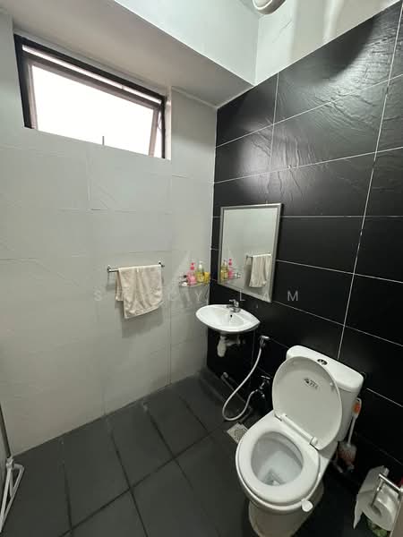 Loyang Enterprise Building, 56 Loyang Way, 3,046 sqft, Factory / Workshop (B2) For Sale, by Stacy Lam, 500178511 - Bathroom - CommercialGuru.com.sg