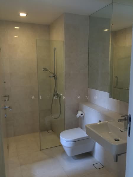 Trilight, 9 Newton Road, 2 Bedrooms, 1,109 sqft, Condominium For Sale, by Alice Png, 500178514 - Bathroom - PropertyGuru.com.sg