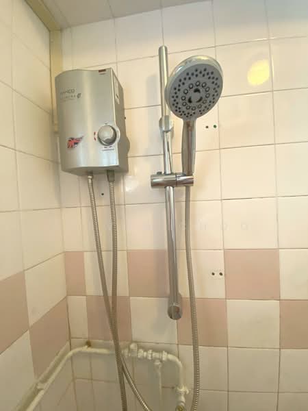 668D Jurong West Street 64, 668D Jurong West Street 64, 3 Bedrooms, 969 sqft, HDB Flat For Rent, by Steven Choo, 500178515 - Bathroom - PropertyGuru.com.sg