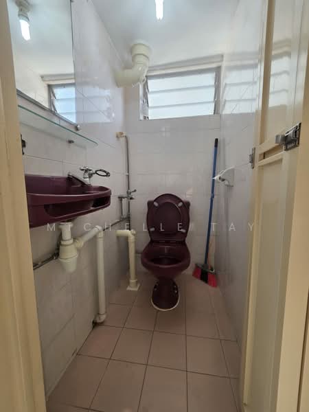 24 Sin Ming Road, 24 Sin Ming Road, 2 Bedrooms, 700 sqft, HDB Flat For Rent, by Michelle Tay, 500178536 - Bathroom - PropertyGuru.com.sg