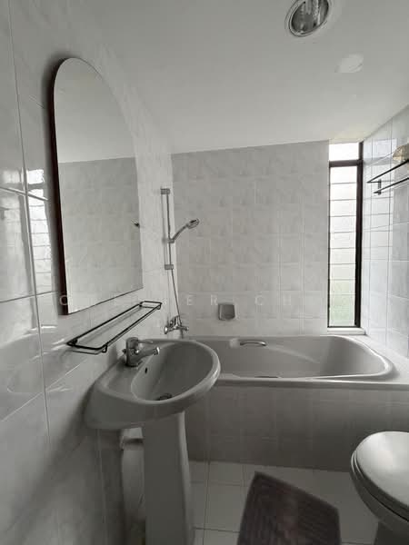 Pandan Valley, 4 Pandan Valley, 4 Bedrooms, 2,024 sqft, Condominium For Sale, by Chester Chia, 500178544 - Bathroom - PropertyGuru.com.sg