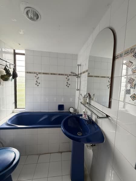 Pandan Valley, 4 Pandan Valley, 4 Bedrooms, 2,024 sqft, Condominium For Sale, by Chester Chia, 500178544 - Bathroom - PropertyGuru.com.sg