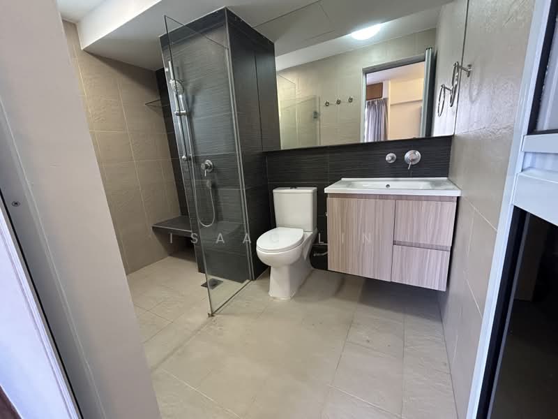 Pine Grove, 1P Pine Grove, Room Rental, 300 sqft, Condominium For Rent, by Isaac Lin, 500178545 - Bathroom - PropertyGuru.com.sg