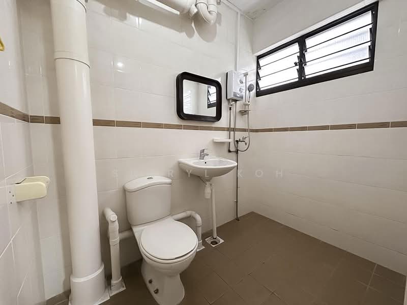 170 Bukit Batok West Avenue 8, 170 Bukit Batok West Avenue 8, 3 Bedrooms, 1,442 sqft, HDB Flat For Sale, by Sheryl Koh, 500178546 - Bathroom - PropertyGuru.com.sg