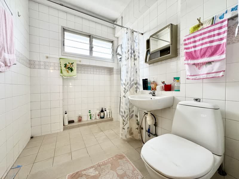 753 Jurong West Street 74, 753 Jurong West Street 74, 4 Bedrooms, 1,582 sqft, HDB Flat For Sale, by Jason Yeo, 500178553 - Master Bathroom - PropertyGuru.com.sg