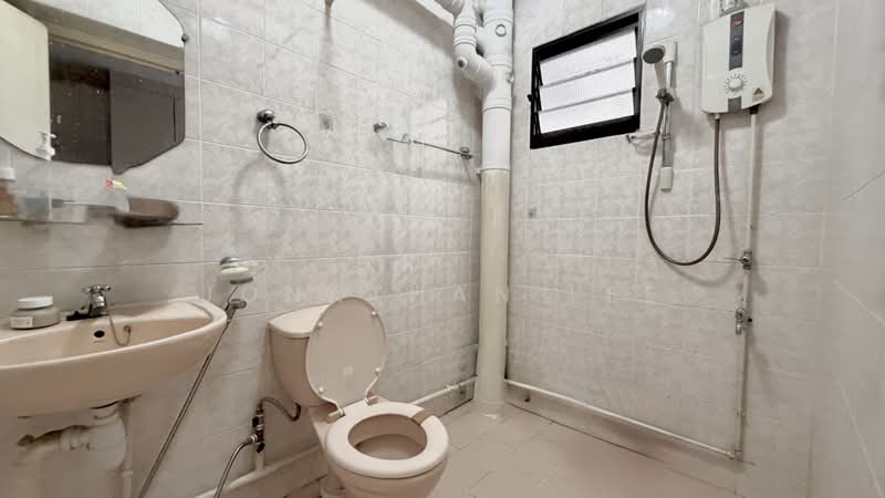 481 Sembawang Drive, 481 Sembawang Drive, 3 Bedrooms, 1,184 sqft, HDB Flat For Sale, by Jonathan Lee, 500178557 - Bathroom - PropertyGuru.com.sg