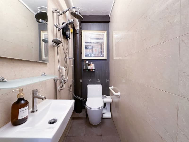 123 Pasir Ris Street 11, 123 Pasir Ris Street 11, 4 Bedrooms, 1,582 sqft, HDB Flat For Sale, by Nur Hidayah Ahmad, 500178561 - Bathroom - PropertyGuru.com.sg