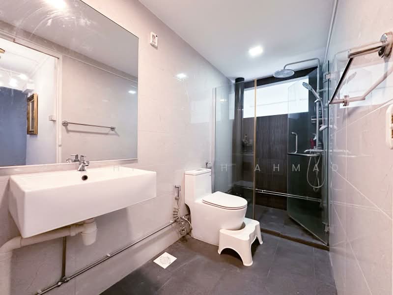 123 Pasir Ris Street 11, 123 Pasir Ris Street 11, 4 Bedrooms, 1,582 sqft, HDB Flat For Sale, by Nur Hidayah Ahmad, 500178561 - Common Bathroom - PropertyGuru.com.sg
