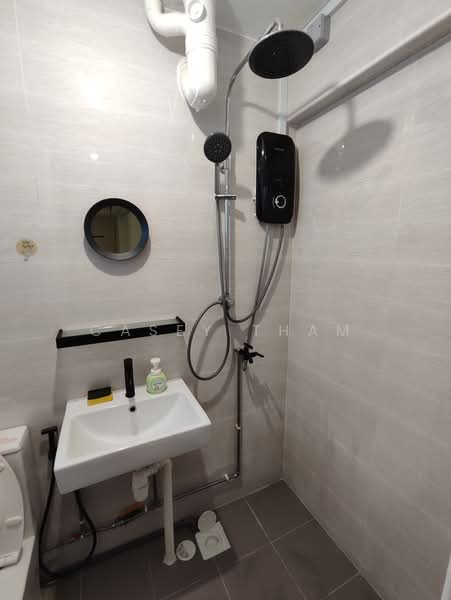 302 Ubi Avenue 1, 302 Ubi Avenue 1, 2 Bedrooms, 689 sqft, HDB Flat For Rent, by Casey Tham, 500178582 - Master Bathroom Toilet - PropertyGuru.com.sg