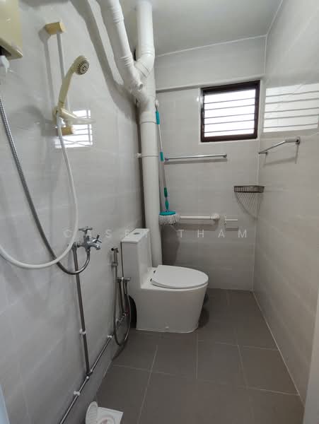 302 Ubi Avenue 1, 302 Ubi Avenue 1, 2 Bedrooms, 689 sqft, HDB Flat For Rent, by Casey Tham, 500178582 - Common Toilet - PropertyGuru.com.sg