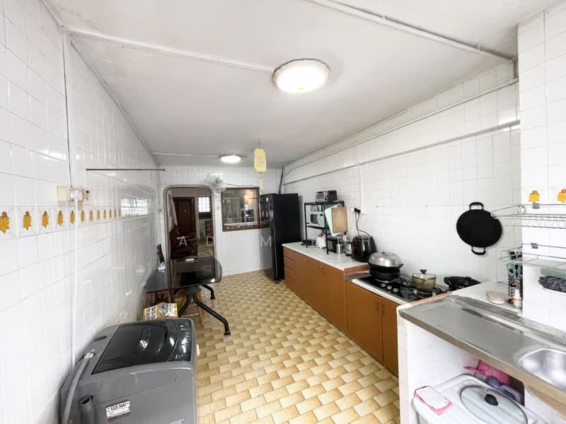 212 Ang Mo Kio Avenue 3, 212 Ang Mo Kio Avenue 3, 2 Bedrooms, 721 sqft, HDB Flat For Rent, by Adam Peh, 500178583 - Kitchen - PropertyGuru.com.sg