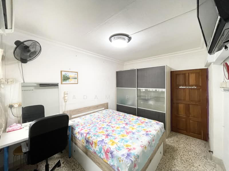 212 Ang Mo Kio Avenue 3, 212 Ang Mo Kio Avenue 3, 2 Bedrooms, 721 sqft, HDB Flat For Rent, by Adam Peh, 500178583 - Bedroom - PropertyGuru.com.sg