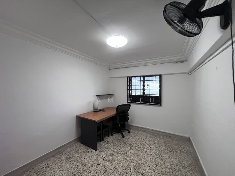 212 Ang Mo Kio Avenue 3, 212 Ang Mo Kio Avenue 3, 2 Bedrooms, 721 sqft, HDB Flat For Rent, by Adam Peh, 500178583 - Study - PropertyGuru.com.sg