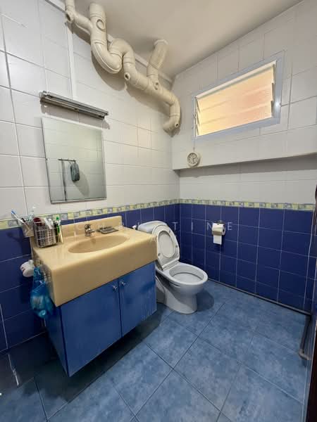 230H Tampines Street 21, 230H Tampines Street 21, 4 Bedrooms, 1,583 sqft, HDB Flat For Sale, by Christine Tan, 500178586 - Bathroom - PropertyGuru.com.sg