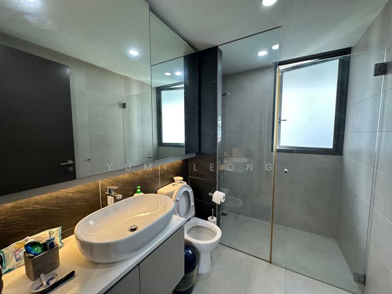 Vue 8 Residence, Pasir Ris Heights, 3 Bedrooms, 1,087 sqft, Condominium For Sale, by Yumi Leong, 500178598 - Bathroom - PropertyGuru.com.sg