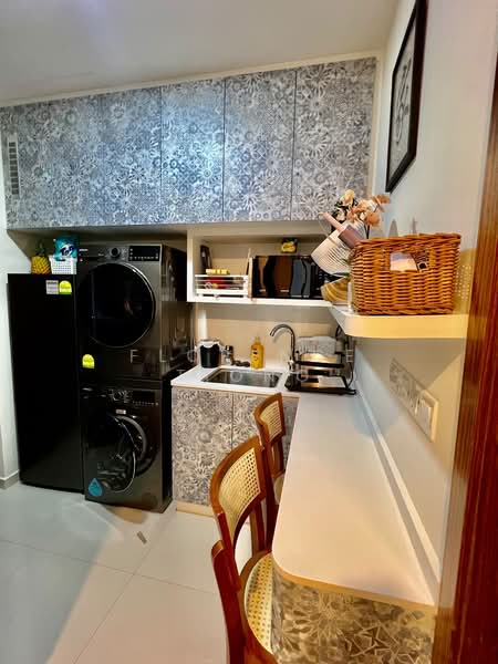 8 Farrer Suites, 8 Sing Joo Walk, Room Rental, 300 sqft, Apartment For Rent, by Florence Tiong, 500178601 - Kitchen - PropertyGuru.com.sg
