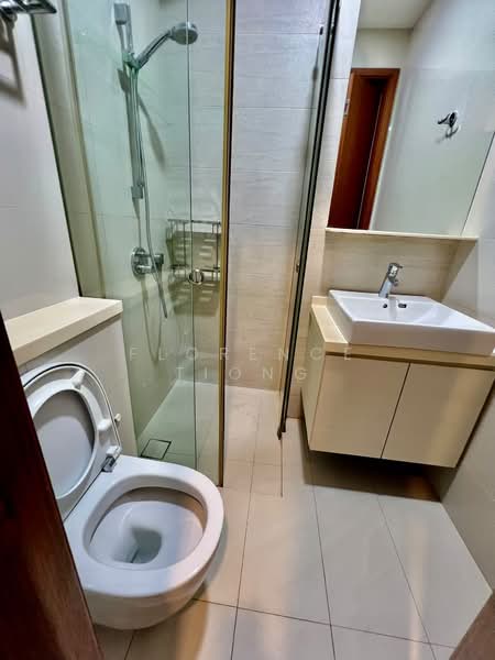 8 Farrer Suites, 8 Sing Joo Walk, Room Rental, 300 sqft, Apartment For Rent, by Florence Tiong, 500178601 - Bathroom - PropertyGuru.com.sg