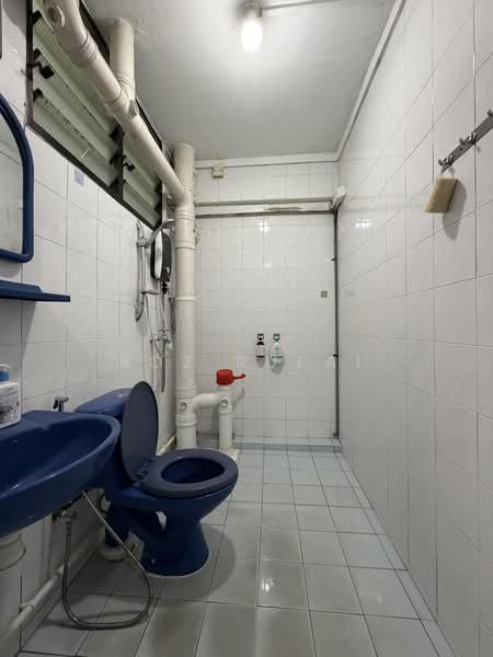 746 Woodlands Circle, 746 Woodlands Circle, 3 Bedrooms, 1,087 sqft, HDB Flat For Sale, by Roz Rufai, 500178608 - Bathroom - PropertyGuru.com.sg