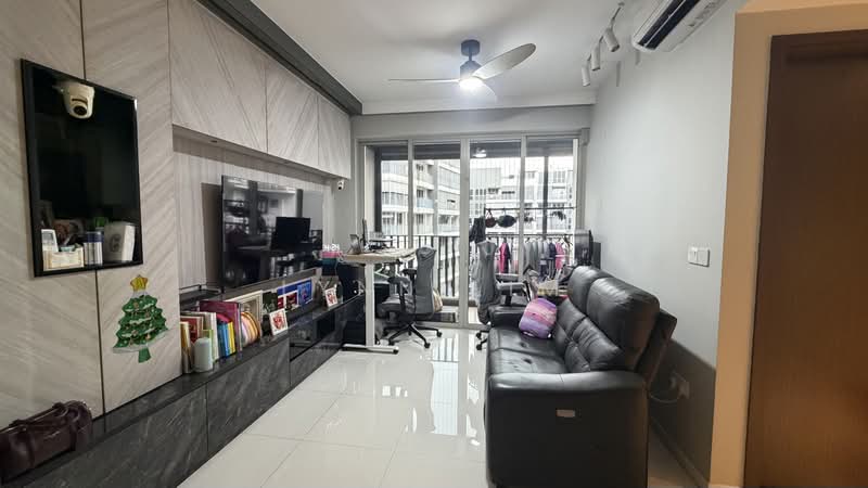 Heron Bay, 63 Upper Serangoon View, 3 Bedrooms, 1,033 sqft, Executive Condominium For Sale, by Lynn Lim, 500178609 - Living Room - PropertyGuru.com.sg