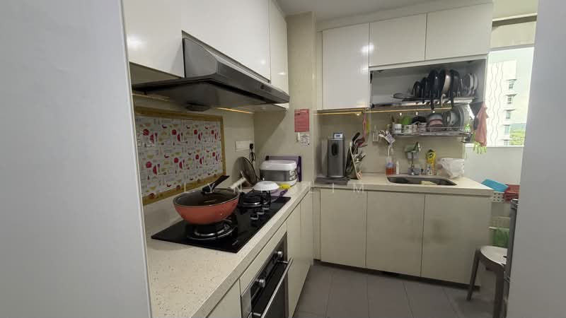 Heron Bay, 63 Upper Serangoon View, 3 Bedrooms, 1,033 sqft, Executive Condominium For Sale, by Lynn Lim, 500178609 - Kitchen - PropertyGuru.com.sg