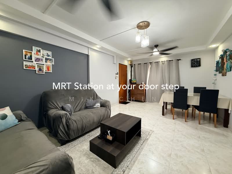 376 Clementi Avenue 4, 376 Clementi Avenue 4, 3 Bedrooms, 990 sqft, HDB Flat For Sale, by Mike Chen, 500178630 - Living Room - PropertyGuru.com.sg