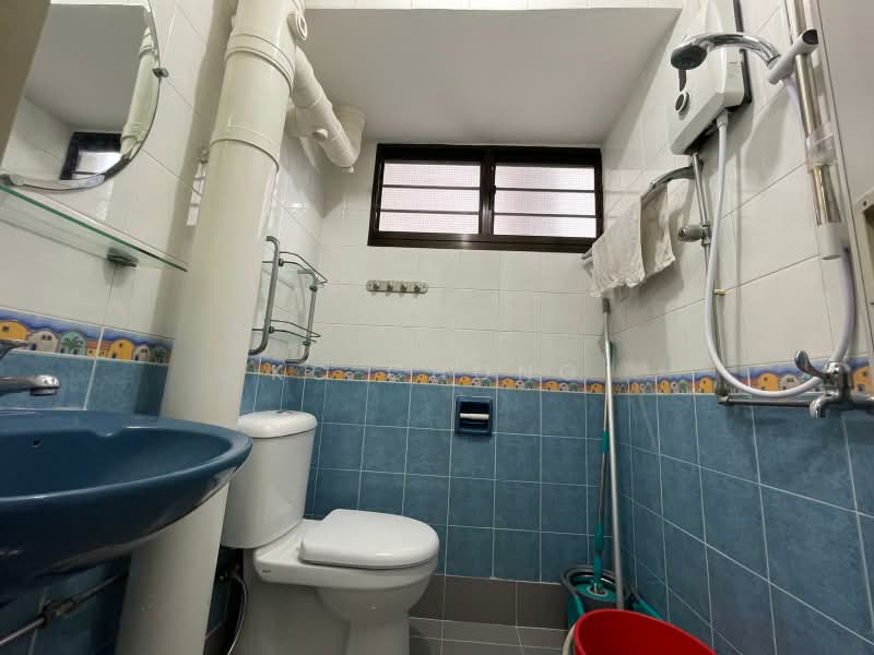 130 Ang Mo Kio Avenue 3, 130 Ang Mo Kio Avenue 3, 2 Bedrooms, 947 sqft, HDB Flat For Rent, by KC Chong, 500178644 - Bathroom - PropertyGuru.com.sg