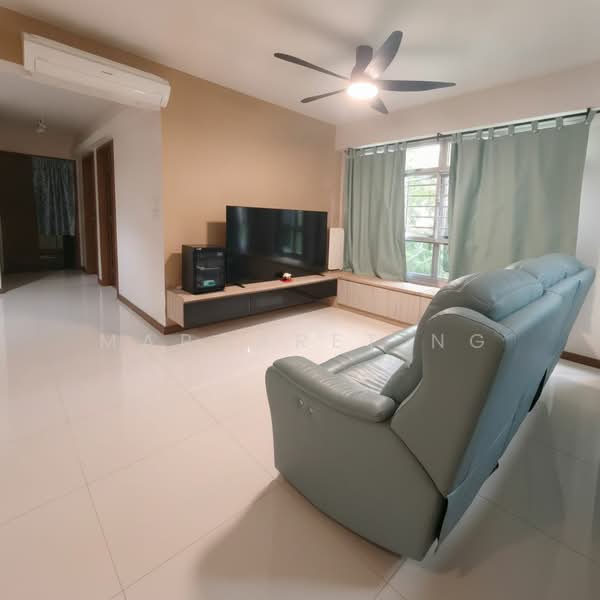 876C Tampines Avenue 8, 876C Tampines Avenue 8, 3 Bedrooms, 1,216 sqft, HDB Flat For Sale, by Margaret Ng, 500178659 - Living Room - PropertyGuru.com.sg