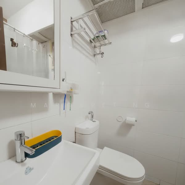 876C Tampines Avenue 8, 876C Tampines Avenue 8, 3 Bedrooms, 1,216 sqft, HDB Flat For Sale, by Margaret Ng, 500178659 - Bathroom - PropertyGuru.com.sg