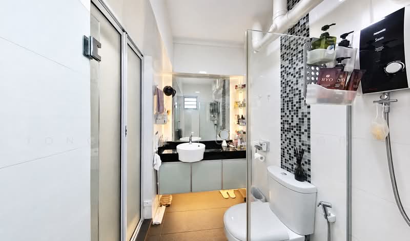 87 Telok Blangah Heights, 87 Telok Blangah Heights, 3 Bedrooms, 969 sqft, HDB Flat For Sale, by Yong Wee Foong 杨伟锋, 500178672 - Bathroom - PropertyGuru.com.sg