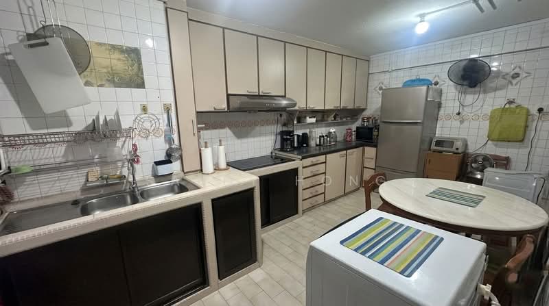 461 Jurong West Street 41, 461 Jurong West Street 41, 3 Bedrooms, 1,302 sqft, HDB Flat For Sale, by Sandy Hong, 500178681 - Kitchen - PropertyGuru.com.sg