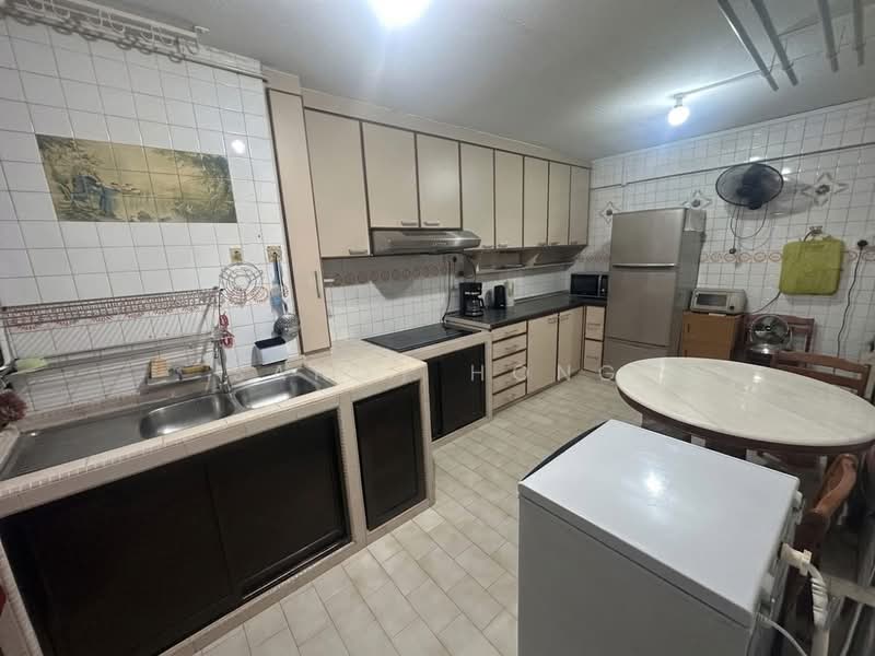 461 Jurong West Street 41, 461 Jurong West Street 41, 3 Bedrooms, 1,302 sqft, HDB Flat For Sale, by Sandy Hong, 500178681 - Kitchen - PropertyGuru.com.sg