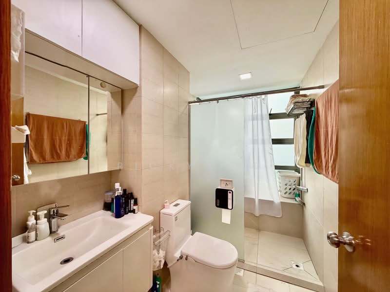 The Quintet, 44 Choa Chu Kang Street 64, 3 Bedrooms, 1,302 sqft, Condominium For Sale, by Ricky Teo, 500178687 - Master Bathroom - PropertyGuru.com.sg