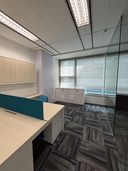 The Heeren, 260 Orchard Road, 723 sqft, Office For Rent, by Eddy Ong 王握澐, 500178699 - Work station - CommercialGuru.com.sg