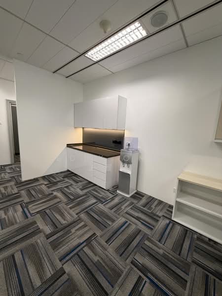 The Heeren, 260 Orchard Road, 723 sqft, Office For Rent, by Eddy Ong 王握澐, 500178699 - Pantry - CommercialGuru.com.sg