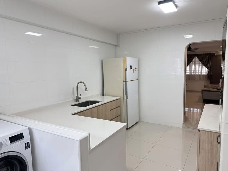 241 Jurong East Street 24, 241 Jurong East Street 24, 2 Bedrooms, 731 sqft, HDB Flat For Sale, by Sandy Hong, 500178701 - Kitchen - PropertyGuru.com.sg