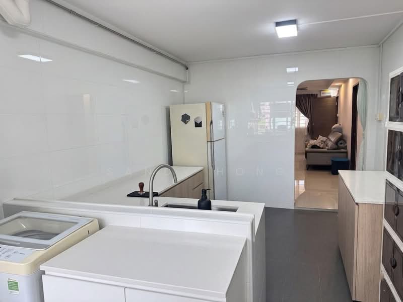 241 Jurong East Street 24, 241 Jurong East Street 24, 2 Bedrooms, 731 sqft, HDB Flat For Sale, by Sandy Hong, 500178701 - Kitchen - PropertyGuru.com.sg