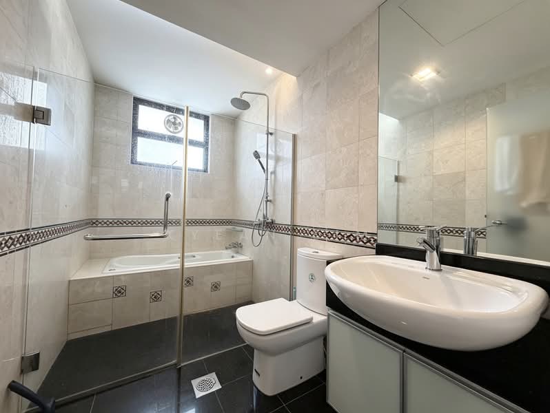 VALUE BUY! D19 4 storey semi-D with 6 beds 5 baths, , 6 Bedrooms, 4,329 sqft, Semi-Detached House For Sale, by Kyean Lim, 500178717 - Bathroom - PropertyGuru.com.sg