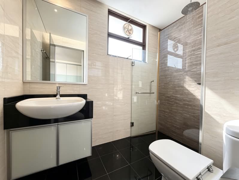 VALUE BUY! D19 4 storey semi-D with 6 beds 5 baths, , 6 Bedrooms, 4,329 sqft, Semi-Detached House For Sale, by Kyean Lim, 500178717 - Bathroom - PropertyGuru.com.sg